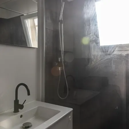 Nice 53 M Near Canal Saint-martin